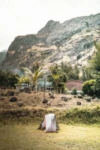 Tente dans un ilet dans le cirque de Mafate à La Réunion.