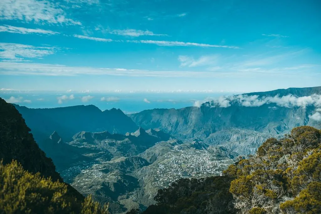 Vue depuis le piton des neiges au lever du soleil
