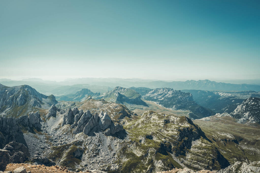 Vue sur les montagnes du Durmitor depuis le Bobotov Kuk située au Monténégro